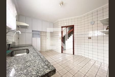 Cozinha de casa para alugar com 3 quartos, 150m² em Vila Sonia, São Paulo