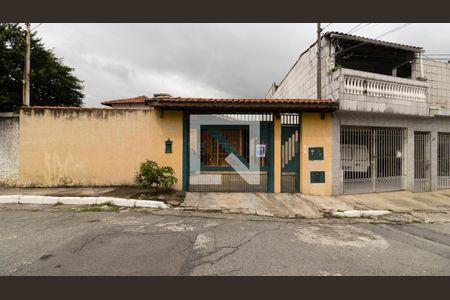 Casa à venda com 350m², 3 quartos e 5 vagas Casa à venda com 350m², 3 quartos e 5 vagasFachada