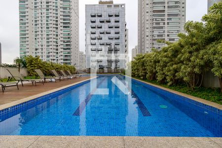 Studio à venda com 30m², 1 quarto e 1 vaga Studio à venda com 30m², 1 quarto e 1 vagaPiscina