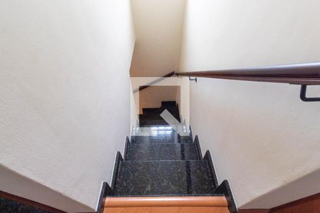 Casa à venda com 162m², 3 quartos e 3 vagasEscada