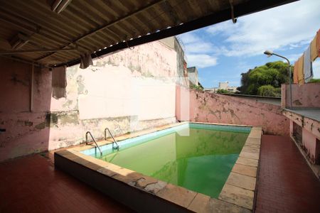 Casa à venda com 255m², 3 quartos e 2 vagasPiscina