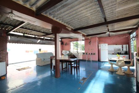 Casa à venda com 255m², 3 quartos e 2 vagasTerraço