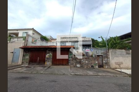 Casa à venda com 255m², 3 quartos e 2 vagasFachada com Placa Quinto Andar 