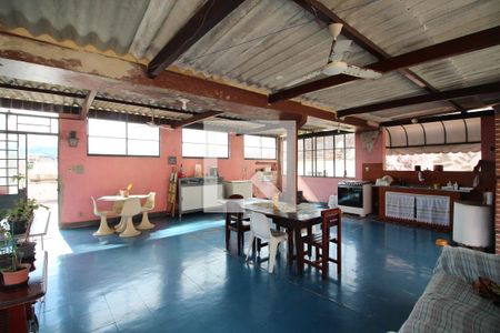 Casa à venda com 255m², 3 quartos e 2 vagasTerraço