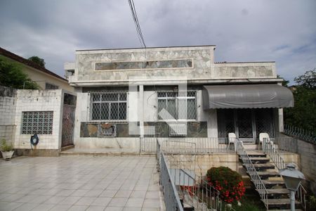 Casa à venda com 255m², 3 quartos e 2 vagasFachada