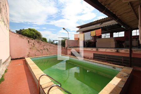 Casa à venda com 255m², 3 quartos e 2 vagasPiscina