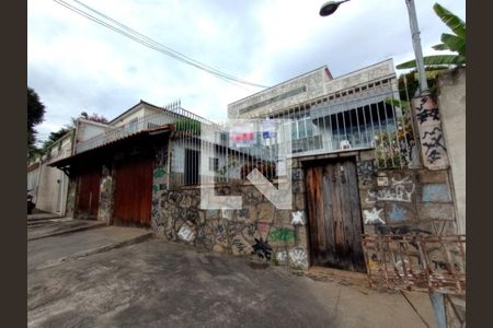 Casa à venda com 255m², 3 quartos e 2 vagasFachada com Placa Quinto Andar 