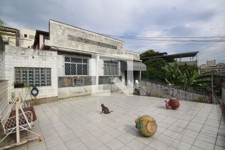 Casa à venda com 255m², 3 quartos e 2 vagasFrente