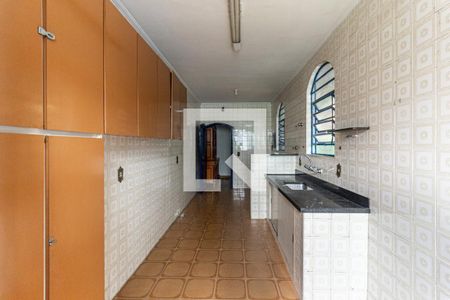 Casa à venda com 360m², 3 quartos e 3 vagas Casa à venda com 360m², 3 quartos e 3 vagasCozinha