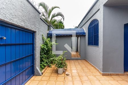 Casa à venda com 360m², 3 quartos e 3 vagas Casa à venda com 360m², 3 quartos e 3 vagasQuintal