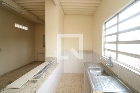 Casa à venda com 170m², 2 quartos e 2 vagasQuarto de Serviço