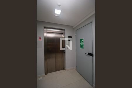 Apartamento para alugar com 42m², 2 quartos e sem vaga Apartamento para alugar com 42m², 2 quartos e sem vagaHall social - Elevadores