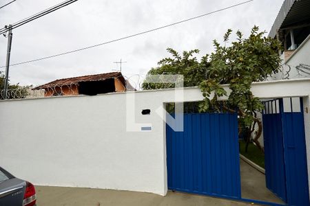 Casa à venda com 130m², 3 quartos e 8 vagas Casa à venda com 130m², 3 quartos e 8 vagasFachada