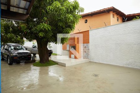 Casa à venda com 130m², 3 quartos e 8 vagas Casa à venda com 130m², 3 quartos e 8 vagasQuintal