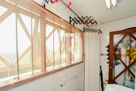 Casa de condomínio à venda com 170m², 3 quartos e 1 vagaÁrea de Serviço