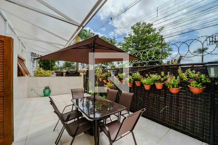 Casa de condomínio à venda com 170m², 3 quartos e 1 vagaPátio