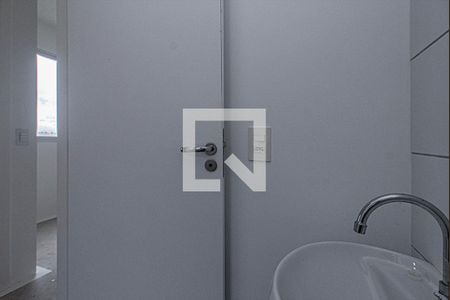 banheiro social de apartamento para alugar com 2 quartos, 40m² em Jardim Santa Emilia, São Paulo