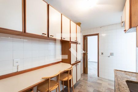 Apartamento à venda com 99m², 2 quartos e 1 vagaCozinha
