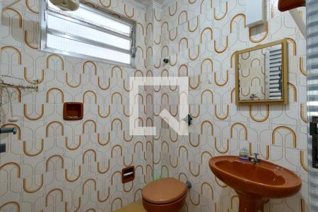 Banheiro de kitnet/studio para alugar com 1 quarto, 50m² em Guilhermina, Praia Grande