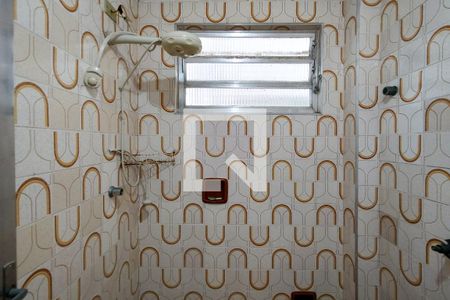 Banheiro de kitnet/studio para alugar com 1 quarto, 50m² em Guilhermina, Praia Grande