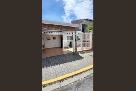 Casa à venda com 266m², 3 quartos e 2 vagasFachada