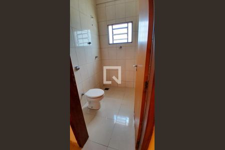 Casa à venda com 266m², 3 quartos e 2 vagasBanheiro