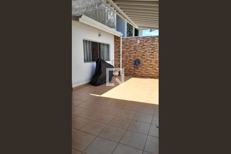 Casa à venda com 266m², 3 quartos e 2 vagasQuintal