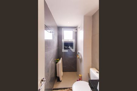 Apartamento à venda com 65m², 2 quartos e 1 vaga Apartamento à venda com 65m², 2 quartos e 1 vagaBanheiro da Suíte 2