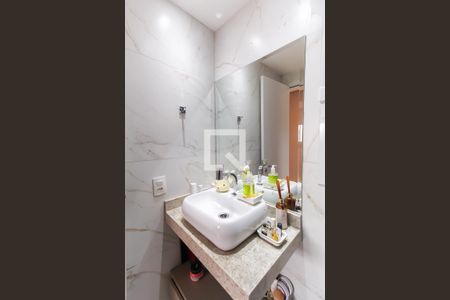 Apartamento à venda com 65m², 2 quartos e 1 vaga Apartamento à venda com 65m², 2 quartos e 1 vagaBanheiro