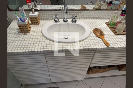 Apartamento à venda com 85m², 2 quartos e 1 vagaSuíte - Banheiro