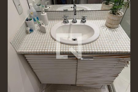 Apartamento à venda com 85m², 2 quartos e 1 vagaBanheiro Social