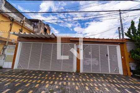 Casa à venda com 300m², 2 quartos e 3 vagas Casa à venda com 300m², 2 quartos e 3 vagasFachada