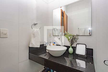 Casa à venda com 205m², 3 quartos e 2 vagasBanheiro