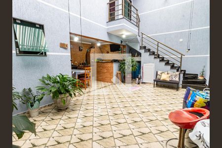 Casa à venda com 132m², 6 quartos e 2 vagas Casa à venda com 132m², 6 quartos e 2 vagasQuintal e Churrasqueira
