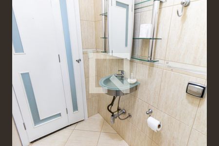 Casa à venda com 132m², 6 quartos e 2 vagas Casa à venda com 132m², 6 quartos e 2 vagasLavabo