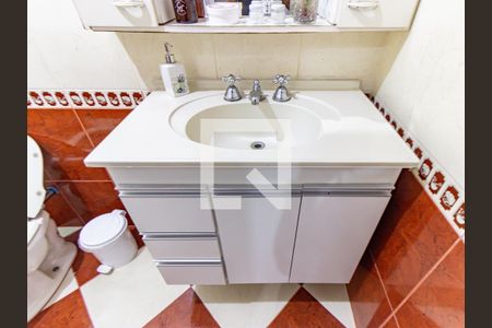 Casa à venda com 132m², 6 quartos e 2 vagas Casa à venda com 132m², 6 quartos e 2 vagasBanheiro