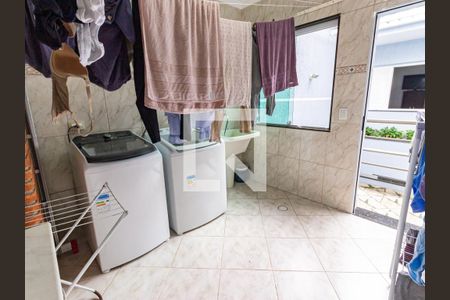 Casa à venda com 132m², 6 quartos e 2 vagas Casa à venda com 132m², 6 quartos e 2 vagasÁrea de Serviço