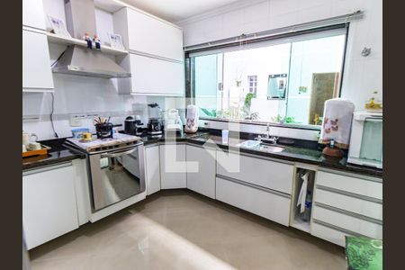 Casa à venda com 132m², 6 quartos e 2 vagas Casa à venda com 132m², 6 quartos e 2 vagasCozinha