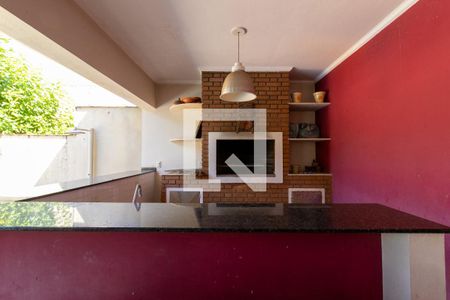 Casa à venda com 256m², 4 quartos e 18 vagas Casa à venda com 256m², 4 quartos e 18 vagasÁrea comum