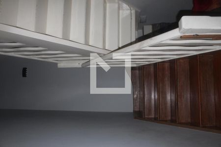 Casa à venda com 190m², 3 quartos e 2 vagasEscada