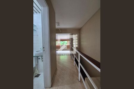 Casa de condomínio à venda com 150m², 3 quartos e 2 vagasCorredor