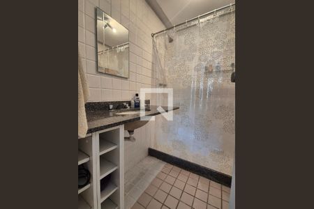 Casa de condomínio à venda com 150m², 3 quartos e 2 vagasBanheiro da suite