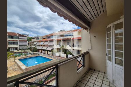 Casa de condomínio à venda com 150m², 3 quartos e 2 vagasVaranda da suite