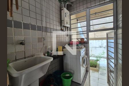 Casa de condomínio à venda com 150m², 3 quartos e 2 vagasÁrea de serviço