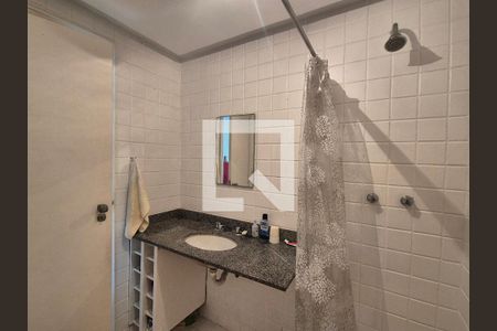 Casa de condomínio à venda com 150m², 3 quartos e 2 vagasBanheiro da suite