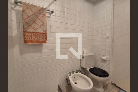 Casa de condomínio à venda com 150m², 3 quartos e 2 vagasBanheiro da suite