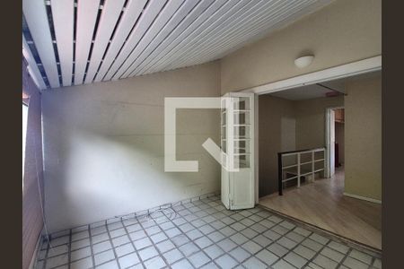 Casa de condomínio à venda com 150m², 3 quartos e 2 vagasVaranda