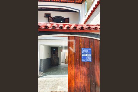 Casa à venda com 300m², 3 quartos e 4 vagasPlaquinha IUXA-143