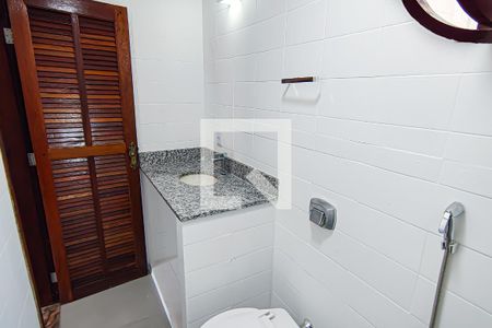 Casa à venda com 300m², 3 quartos e 4 vagasBanheiro da Suíte 2