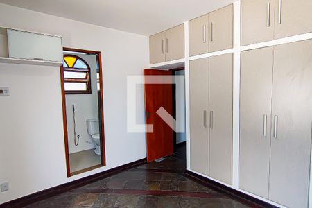 Casa à venda com 300m², 3 quartos e 4 vagasquarto 3 suite